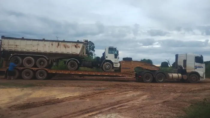 Caçamba Semi-reboque Iderol toda em ordem 