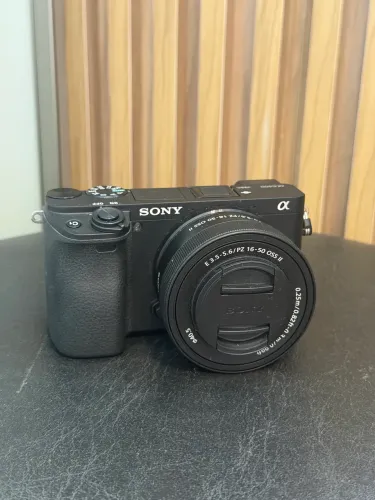 Sony A6400 + Lente 16-50mm + 2 Baterias e Carregador SmallRig