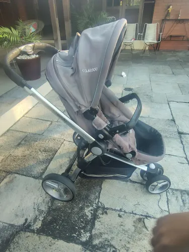 Carrinho bebê Kiddo + bebê conforto 