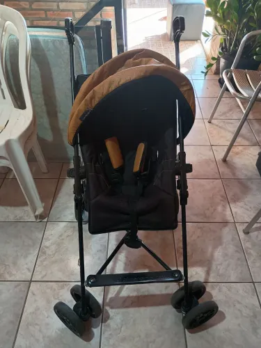 Carrinho de bebê simples