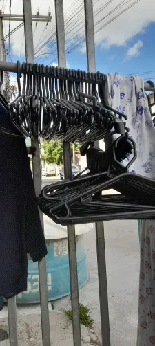 50 Cabides pretos reforcados