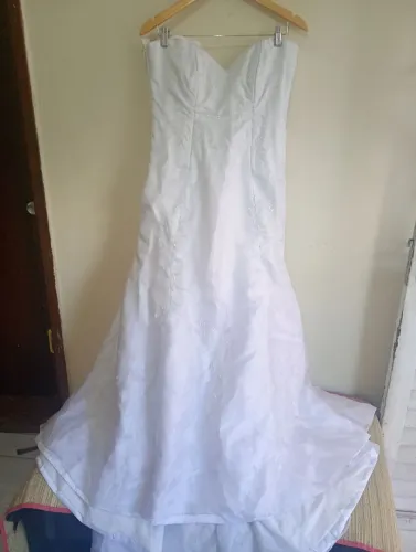Vestido de noiva tamanho M - precisa de reparos
