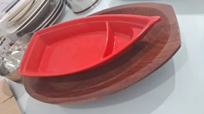 Pratos de comida japonesa em ótimo estado de conservação usado uma fez 
