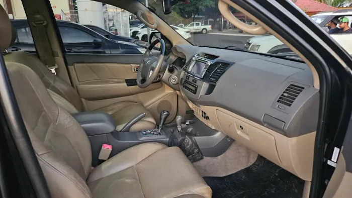 Toyota Hilux SW4 SRV D4-d 4X4 3.0 TDI Dies. AUT 2013