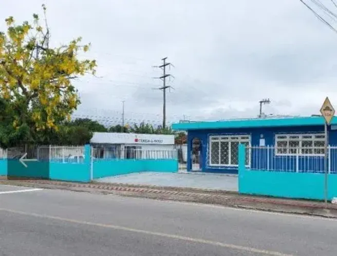 Capoeiras casa de esquina na Avenida Dib Cherem ideal para empresas com habite-se comercia