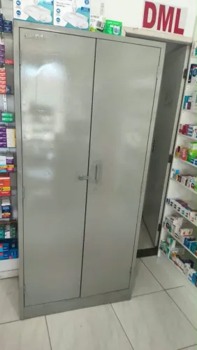 Vendo dois armários 