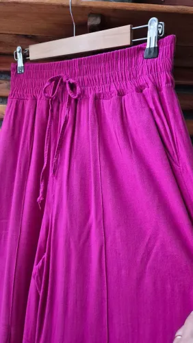 Calça pantalona na cor fuscia forrada cós largo tam G