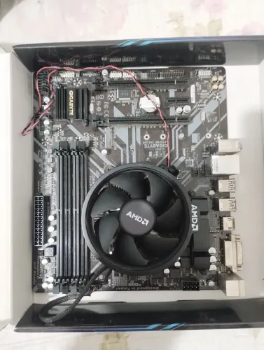 Kit Placa-mãe Gigabyte A450M DS3H com cooler AMD <br>Ryzen 5 2600