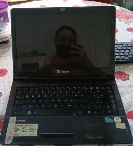 Notebook i3 4gb de ram ssd 120 gb, placa mãe com Defeito 