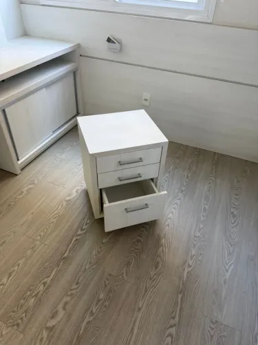 Vendo lindo gaveteiro em perfeito estado!