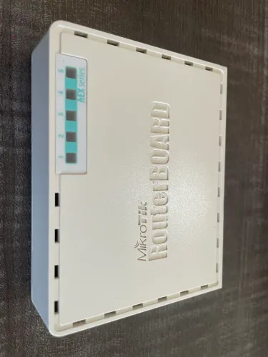 Routerband MikroTik rb750gr3