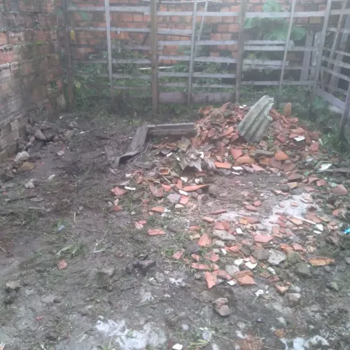 Terreno tamanho 5.50 de largura por 3.50 de fundos.