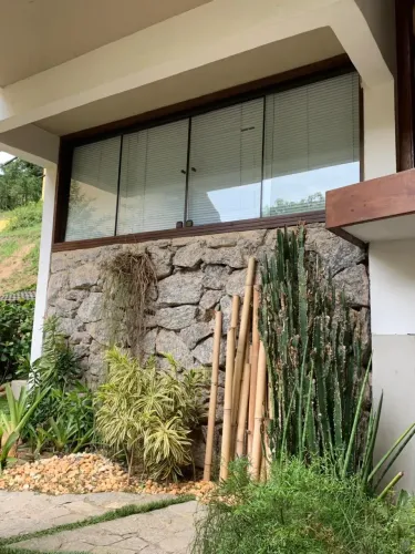 Casa de alto padrão no condomínio Uba Terra Nova.