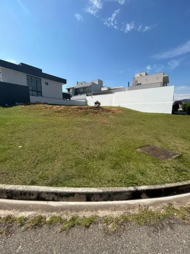 Excelente Terreno de esquina à venda no Condomínio Reserva Ermida