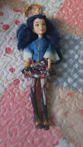 Boneca coleção descendentes.