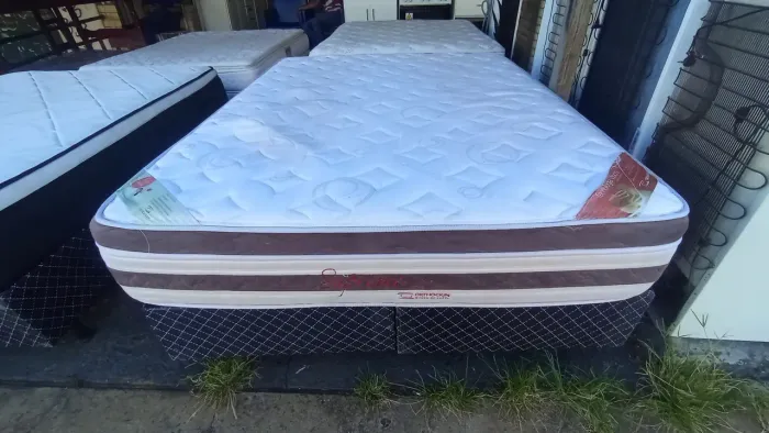 Cama box Queen size Colchão molas ensacandas dividimos TB cartão