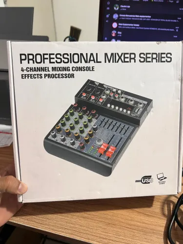 Mesa de som SoundPro SV402 4 canais usb