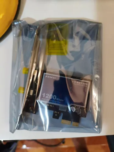 placa de rede Wi-Fi PCIe da marca Fenvi, modelo FV-AC1200. 
