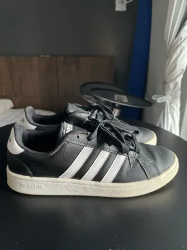 Tênis Adidas - Tam. 40