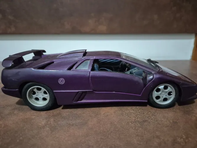 Miniatura Lamborghini SV 1:18 Maisto