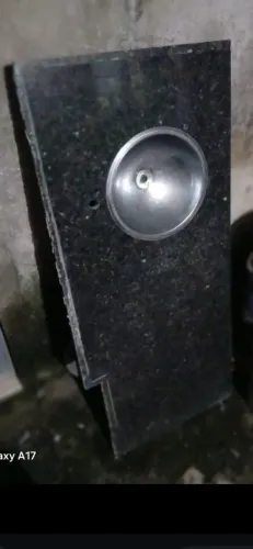 Pia de banheiro de mármore com a cuba de inox
