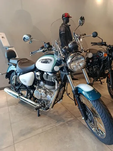 Royal Enfield Meteor 350 Aurora Green - Estilo Cruiser (Marcio Carioca)