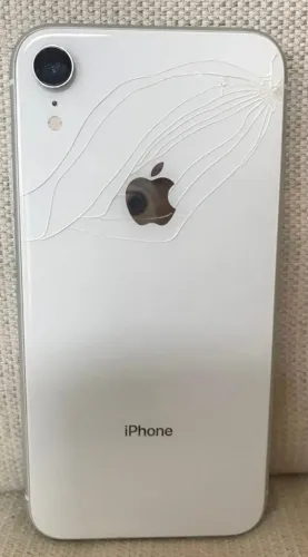 iPhone XR branco (tela trincada)