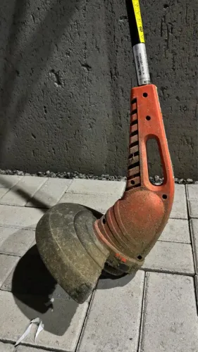 Máquina de cortar grama 