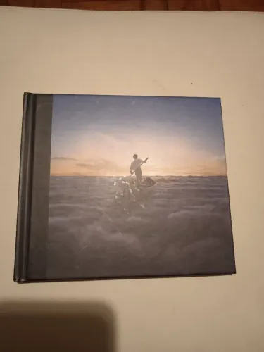 CDs Pink Floyd, Black Sabbath e outros