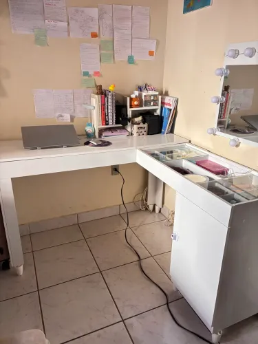 Escrivaninha e penteadeira em L