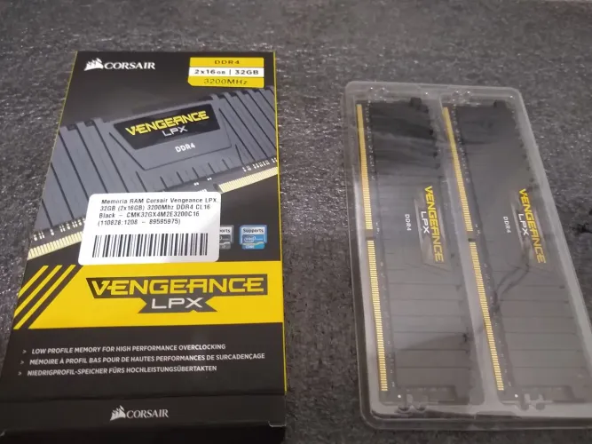 Kit de memória DDR4 3200 MHz 32 GB (2 x 16GB) CORSAIR VENGEANCE LPX C16