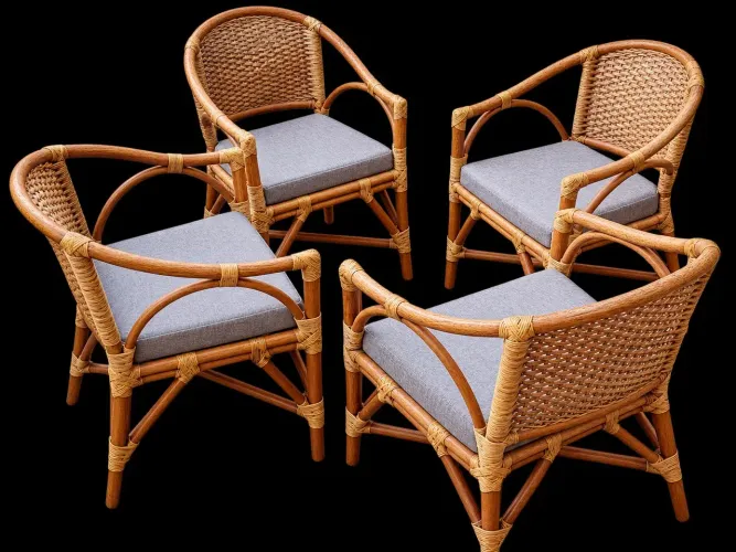 Conjunto de cadeiras em rattan
