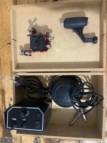 Kit de tatuagem básica iniciante.