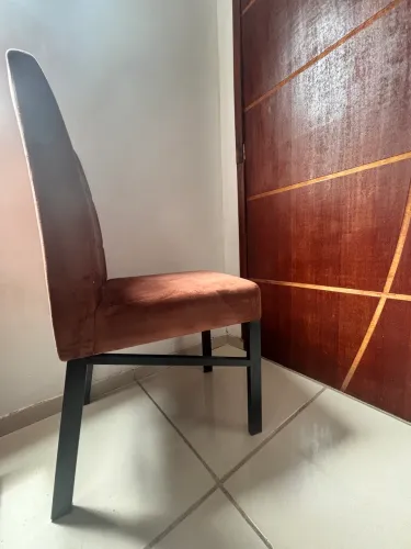 Jogo 4 Cadeiras Estofadas com base de aço