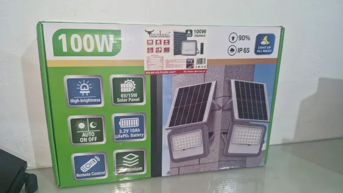 Refletor 100w com Painel Solar