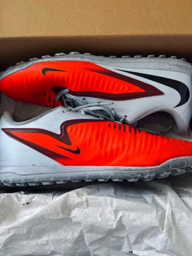 CHUTEIRA NIKE PHATOM 6 LOW CLUB