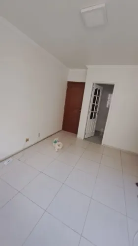 ALUGO APARTAMENTO DE 02 QUARTOS,SOL  COM 1 VAGA DE GARAGEM,  SOL DA MANHÃ, REFORMADO  