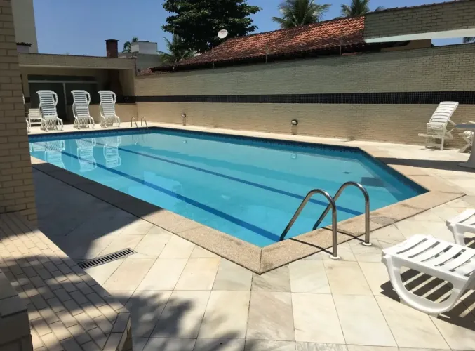 Guarujá- Apto 4 dts/ste 200  metros da praia da Enseada - R$530.000