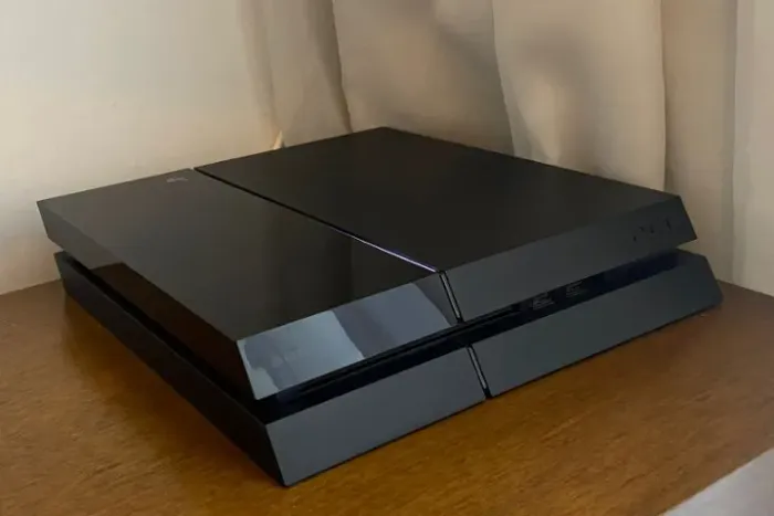 Playstation 4 em perfeito estado + 1 controle