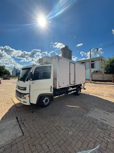 Caminhão Refrigerado VW 11.180 ano 20/21 Diesel Baú Refrigerado