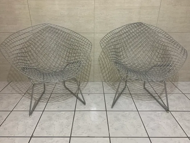 2 Poltronas Bertoia em arame