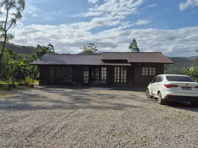 CASA EM SÍTIO BIGUACU