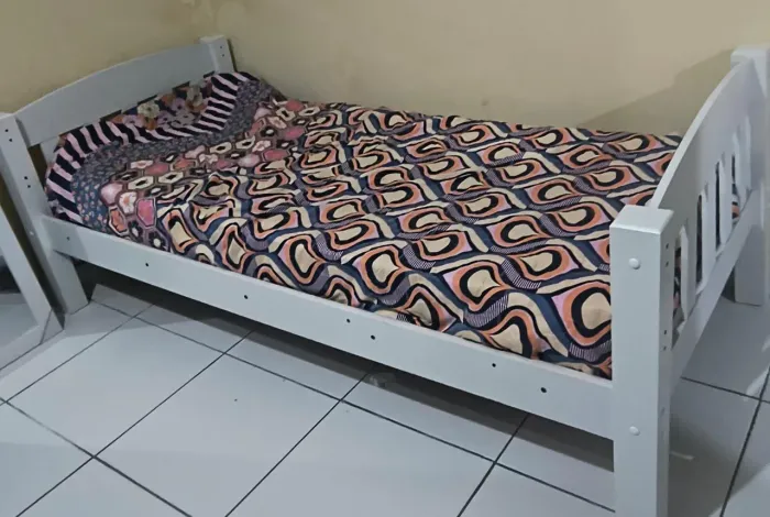 Vendo Cama de Solteiro