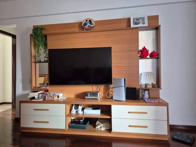 Painel para TV MDP/MDF - Usado em excelente estado!