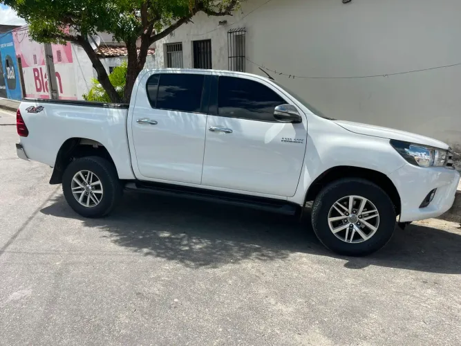 Toyota Hilux CD SRV 4X4 2.8 TDI Diesel Aut. 2017
