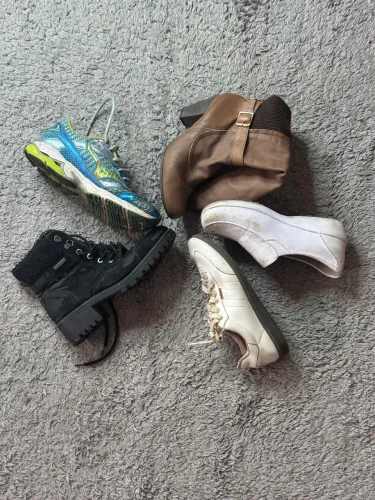 Tênis e botas femininas