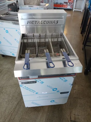 Fritadeira Elétrica Água e Óleo Premium FAO 3 C PRM 380v Trifásico Metalcubas