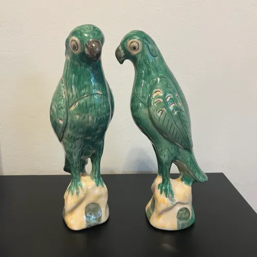 Casal de papagaios em porcelana