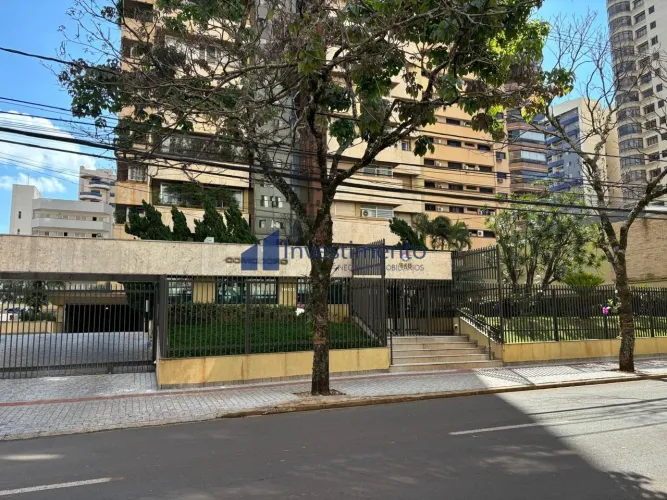 Apartamento a venda no condomínio EDIFÍCIO COMODORO - Centro - Londrina/PR