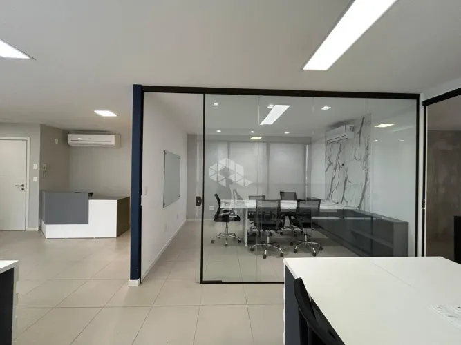 SALA COMERCIAL COM 82,66 M² E VAGA DE GARAGEM À VENDA NO ESTREITO